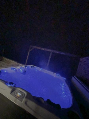 Haus am Wald mit Outdoor Whirlpool und Kamin